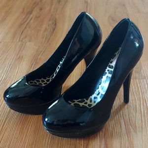 Pinup Couture Black Enamel Pumps
